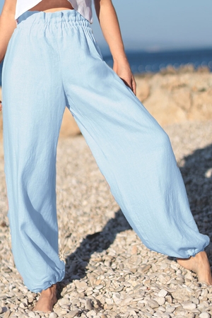 Lněné turecké kalhoty vyrobené z měkčeného lnu. Materiál, ze kterého jsou tyto harémky vyrobeny, je vzdušný a