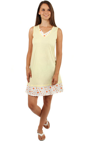 Dvoubarevná noční košilka s ozdobným lemem s květy. Materiál: 80% bavlna, 20% polyester.
