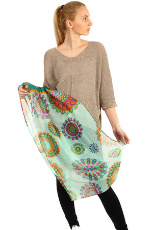 Originální kruhový šátek s orientálním vzorem, příjemný materiál, různé barevné kombinace. Materiál: 100%