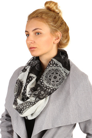 Originální kruhový šátek s orientálním vzorem, příjemný materiál, různé barevné kombinace. Materiál: 100%
