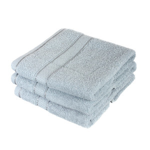Kvalitní froté ručník v příjemných barvách s moderním vzorem. Vysokou sací schopností. S praktickým poutkem na