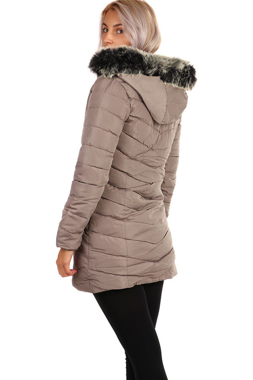 Zimní bunda zateplená kožíškem i pro plnoštíhlé