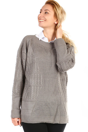 Delší dámský pletený svetr se vzorem. Volný střih- vhodný i pro