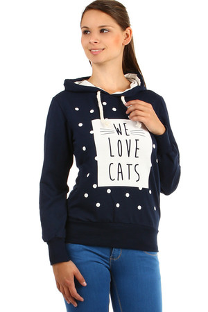 Mikina s kapucí a nápisem We love cats. Dovoz: Turecko Materiál: 95% bavlna, 5% elastan.