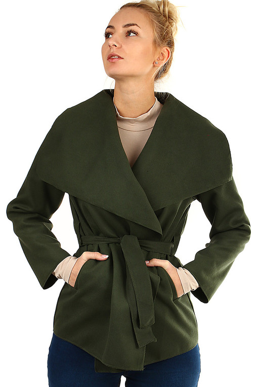 Krátký jednobarevný zavinovací dámský kabát 