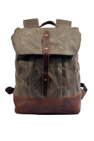 Plátěný nepromokavý batoh větší velikosti v módním retro designu s detaily z pravé hovězí kůže. Hlavní oddíl