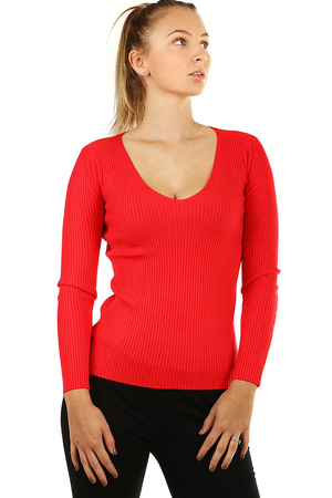 Hebký dámský svetr z tenčí pleteniny v délce do pasu bez zapínání s dlouhým rukávem v jednobarevném provedení.