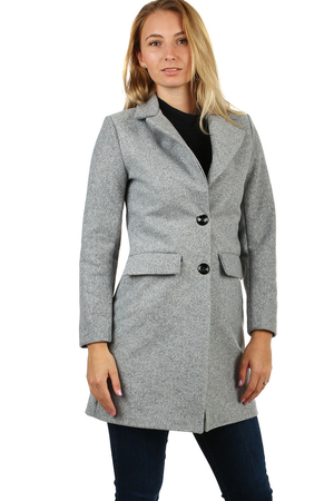 Jednobarevný dámský kabát v klasickém stylu na období jaro-podzim nebo na mírnou zimu. Zapínání na dva knoflíky