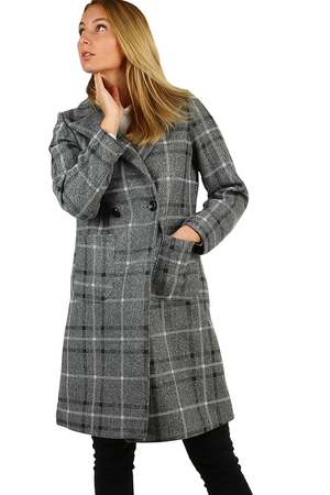 Módní kostkovaný dámský kabát na mírnější zimu, ale i na