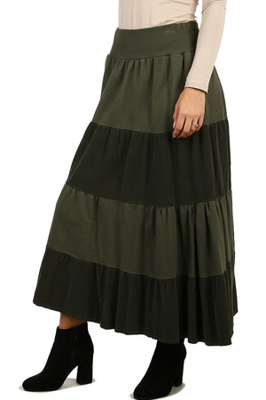Dlouhá dámská kanýrová sukně áčkového střihu. Sukně má širší pas z jemně žebrovaného úpletu, pro
