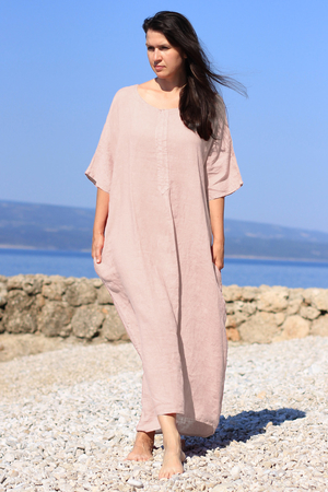 Vzdušné jednobarevné dámské letní šaty ze 100% přírodního lnu v dlouhé délce po kotníky pro milovníky