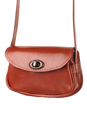 Elegantní dámská malá kabelka se zaoblenými tvary, ušitá z pravé hovězí kůže. Má libivé retro zapínání na