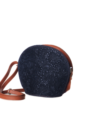Originální kabelka se zajímavým kulatým tvarem a zpracováním. Kabelka italského výrobce je ušitá z pravé kůže s