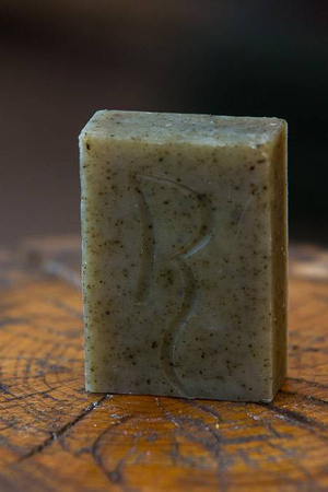 Přírodní mýdlo s mátou peprnou. ruční výroba z České republiky vyrobeno ze 100% přírodních látek mýdlo