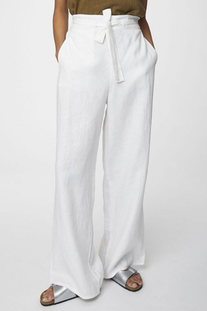 Pohodlné dámské kalhoty v bílé barvě ze 100% přírodního měkkého konopí jsou pro své chladivé vlastnosti vhodné