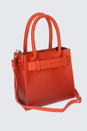 Dámská kožená kabelka zdobená koženým páskem. kabelka vyrobena z kvalitní italské kůže menší velikost kabelky