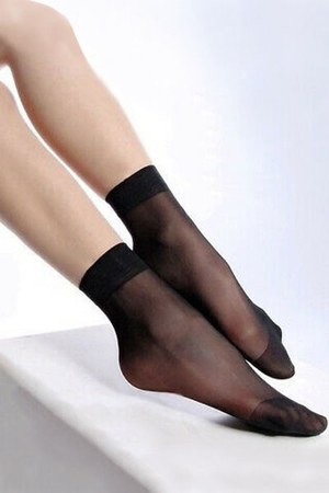 Jemné dámské silonkové ponožky s velmi jemným svěrem lemu a zesílenou špičkou. jemný materiál 20 DEN zesílená