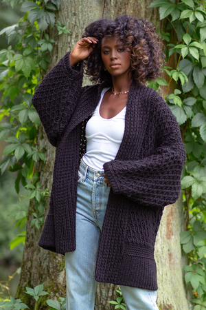 Dámský jednobarevný pletený svetr kardigan z kolekce Chunky Knit s vyplétaným vzorem pro chladné počasí. Příjemný