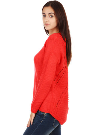 Pohodlný dámský pletený svetřík s ornamenty na zádech. Příjemný teplý materiál. Materiál: 80% bavlna, 20%