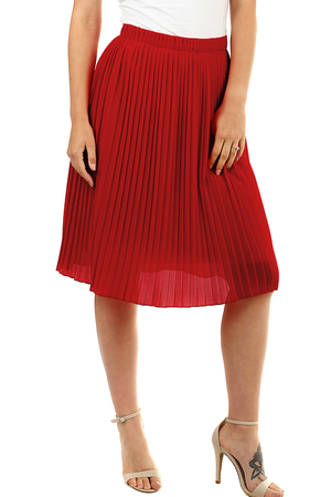 Dámská lehká plisovaná sukně z jemného šifonu je klasika, která nikdy nevyjde z módy. Modelka na fotce je 173 cm