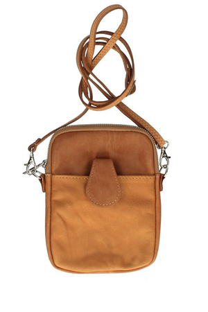 Malá, přesto nepřehlédnutelná, je tato crossbody kabelka italské značky Divas Bag. Kabelka má 136 cm dlouhý, tenký,
