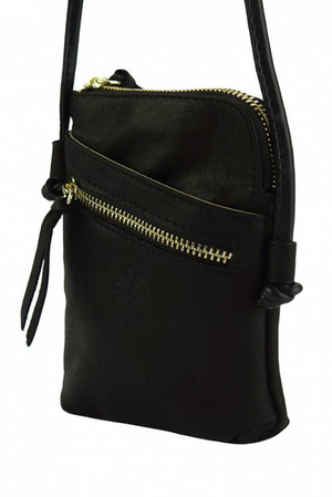 Malá kožená crossbody kabelka na nejnutnější drobnosti. Vepředu kapsička na zip, za ní je větší přihrádka bez