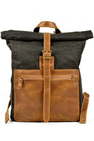 Velký rolovací batoh z voděodolného plátna s koženou kapsou. Dostatečně prostorný batoh s podšívkou má vnitřní