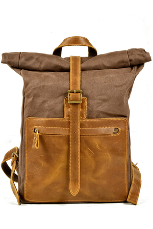 Velký rolovací batoh z voděodolného plátna s koženou kapsou. Dostatečně prostorný batoh s podšívkou má vnitřní