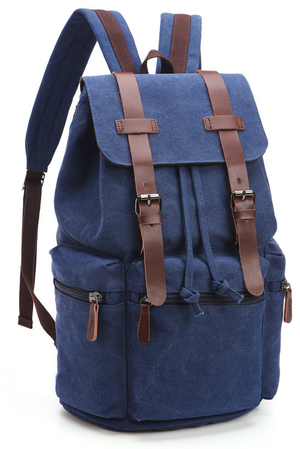 Středně velký, ve stylu retro, z voděodolného plátna....batoh nejen jako zavazadlo...batoh jako módní doplněk.
