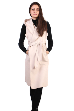Dámská vesta z příjemného flísového materiálu je ideální volbou jako vrchní část outfitu v přechodném