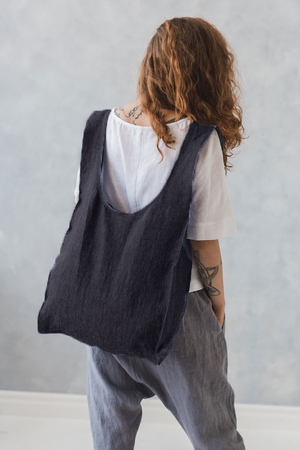 Nákupní lněná taška v minimalistickém designu je slušivá a praktická zároveň. z přírodního materiálu 100% lnu