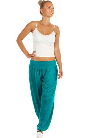 Pohodlné dámské kalhoty - harémky z příjemného materiálu. Široká paleta barev. Z hladkého elastického materiálu