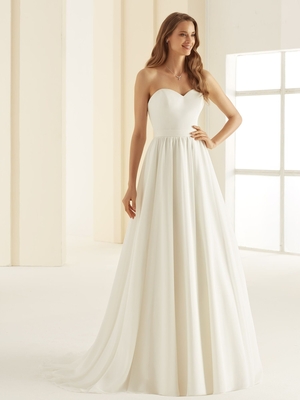 Co takhle vyzkoušet místo klasických svatebních šatů svatební sukni a společenský top? Nádherná vícevrstvá