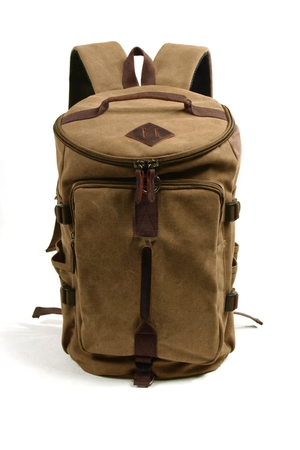 Retro plátěný batoh nebo taška 2 v 1 v módním retro designu. Hlavní oddíl se zapíná oboustranným zipem. Uvnitř je