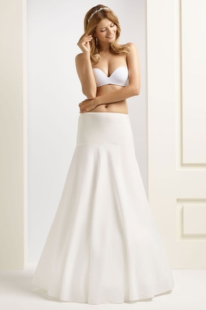 Elegantní spodnička s délkou spodní obruče až 250 cm. Spodnička je vyrobena s hladkou, polyesterovou vrchní sukní,