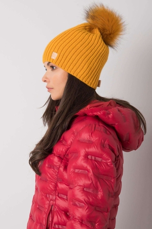 Dámská jednobarevná sportovní čepice je nejen módním, ale i praktickým doplňkem Vašeho zimního outfitu. Čepice v