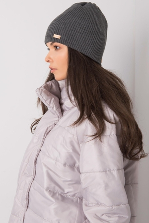 Jednoduchá dámská čepice do chladnějšího počasí jistě potěší milovnice minimalistického stylu. Čepice s
