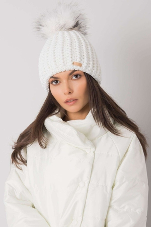 Dámská zimní čepice s hrubým řádkováním je nejen skvělým módním, ale i praktickým doplňkem do chladného i