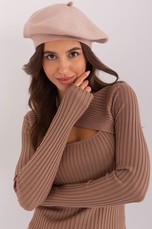 Dámský minimalistický baret z dvojité, velice jemné, hladké, hřejivé pleteniny Vás nejen skvěle ochrání před