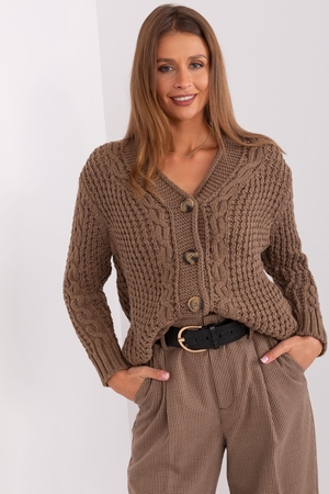 K domácí pohodě nebo venkovnímu posezení s přáteli potřebujete tento propínací svetr s knoflíky. Hrubá pletenina
